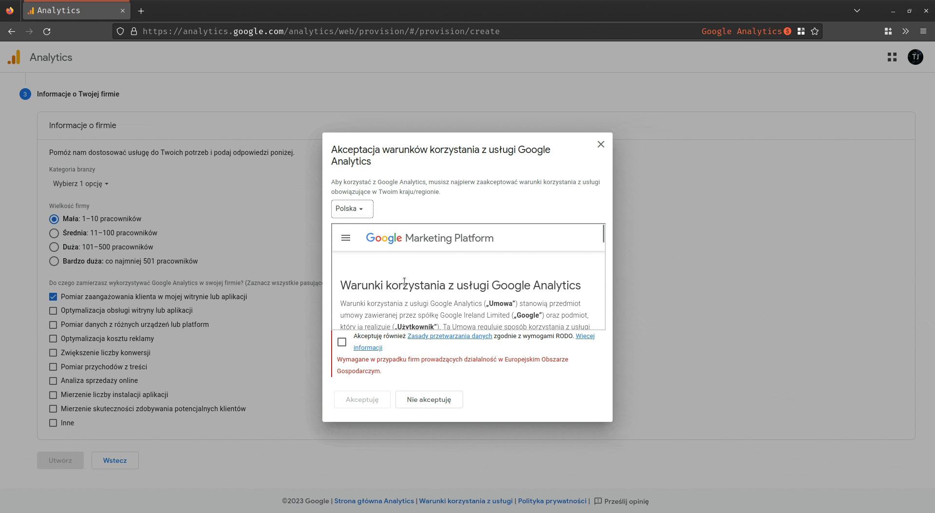 Krótka animacja prezentująca przewijanie treści warunków korzystania z usługi Google Analytics (zobrazowanie, że są długie i niezbyt czytelne)